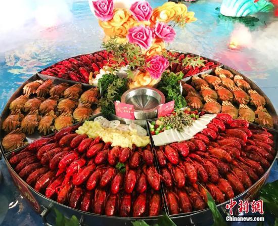 小龍蝦橫行德國(guó)柏林 政府鼓勵(lì)吃貨們大快朵頤！