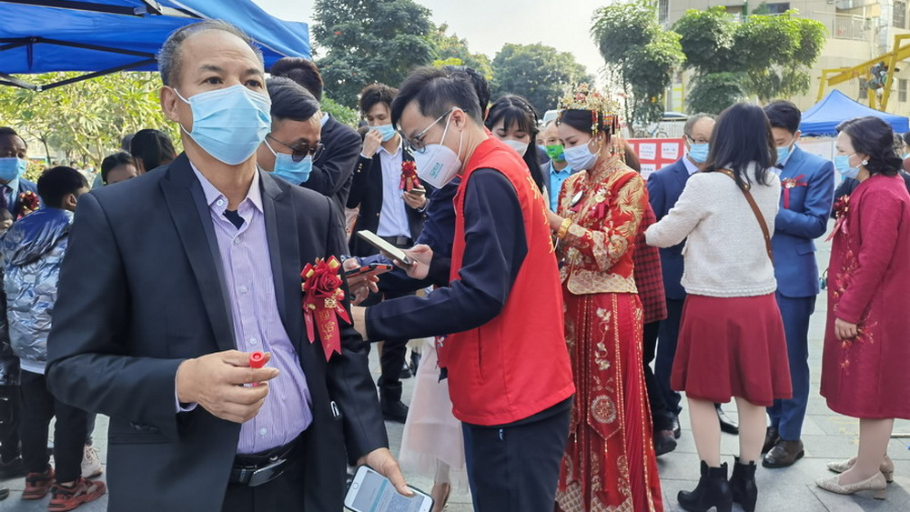 “插隊(duì)”新娘收獲全城祝福，憑啥？就憑這兩個(gè)字